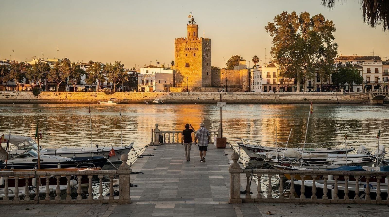 El Arenal neighborhood guide: Seville's riverside quarter between the river and the Cathedral